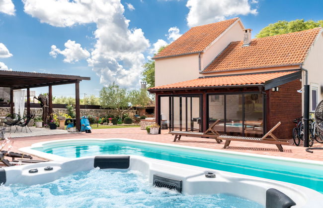 Casa de 5 quartos em Zemunik Donji com piscina privada e jardim - Foto 2