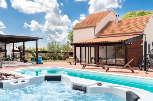 Photo 2 - Maison de 4 chambres à Zemunik Donji avec piscine privée et jardin