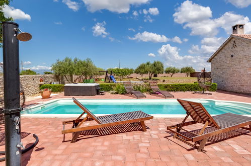 Photo 40 - Maison de 4 chambres à Zemunik Donji avec piscine privée et jardin