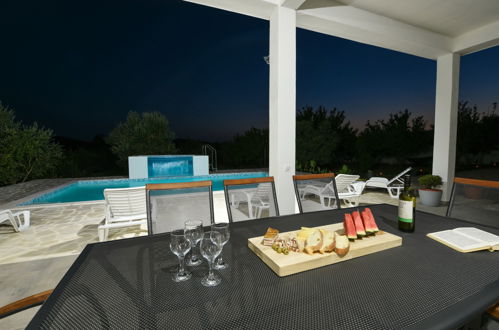 Foto 33 - Casa con 3 camere da letto a Galovac con piscina privata e vista mare