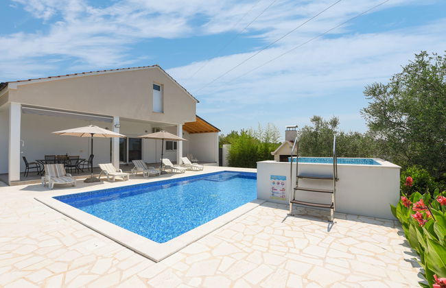 Casa de 4 quartos em Galovac com piscina privada e jardim - Foto 28