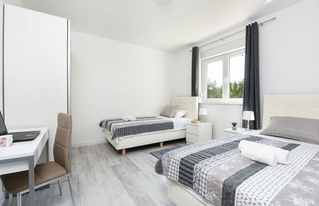 Casa de 4 quartos em Galovac com piscina privada e jardim - Foto 17