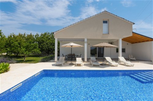 Foto 31 - Casa de 3 habitaciones en Galovac con piscina privada y vistas al mar