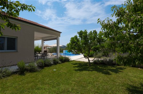 Foto 34 - Casa con 3 camere da letto a Galovac con piscina privata e vista mare