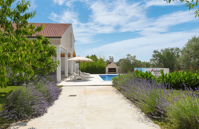 Casa de 4 quartos em Galovac com piscina privada e jardim - Foto 29