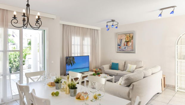 2 bedroom Apartment in San Bartolomé de Tirajana with swimming pool and garden - Photo 3