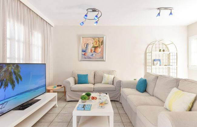 2 bedroom Apartment in San Bartolomé de Tirajana with swimming pool and garden - Photo 8