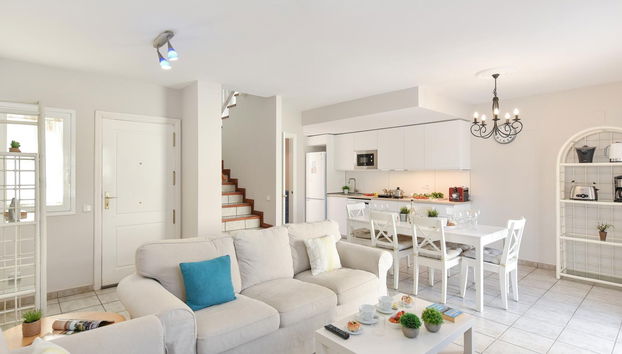 2 bedroom Apartment in San Bartolomé de Tirajana with swimming pool and garden - Photo 4