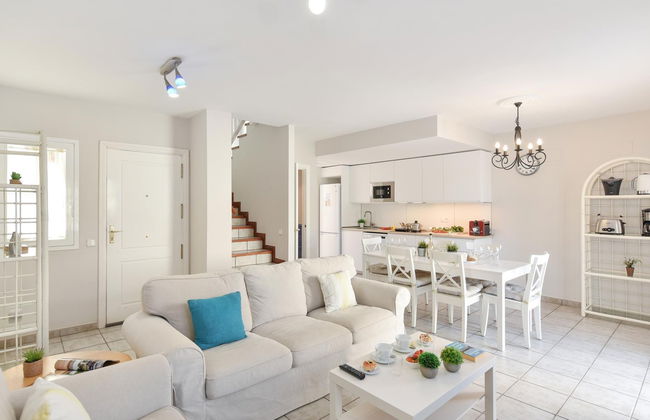 2 bedroom Apartment in San Bartolomé de Tirajana with swimming pool and garden - Photo 4