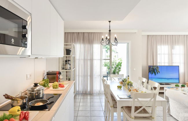 2 bedroom Apartment in San Bartolomé de Tirajana with swimming pool and garden - Photo 10
