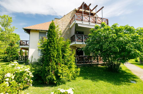 Photo 29 - Appartement de 2 chambres à Balatonőszöd avec jardin et terrasse