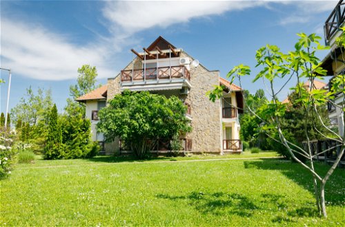Photo 30 - Appartement de 2 chambres à Balatonőszöd avec jardin et vues sur la montagne