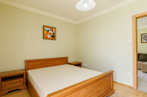 Foto 9 - Appartamento con 2 camere da letto a Balatonőszöd con giardino e vista sulle montagne