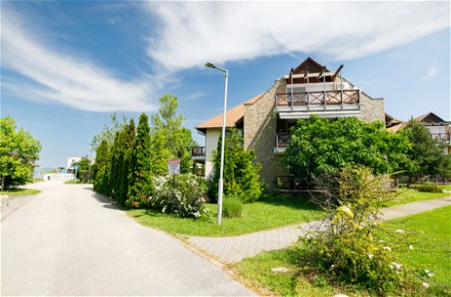 Foto 31 - Apartamento de 2 habitaciones en Balatonőszöd con jardín y vistas a la montaña
