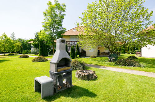 Foto 28 - Appartamento con 2 camere da letto a Balatonőszöd con giardino e vista sulle montagne