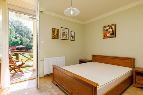 Foto 6 - Appartamento con 2 camere da letto a Balatonőszöd con giardino e vista sulle montagne