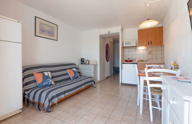 1 bedroom Apartment in Le Grau-du-Roi with swimming pool and terrace - Photo 9