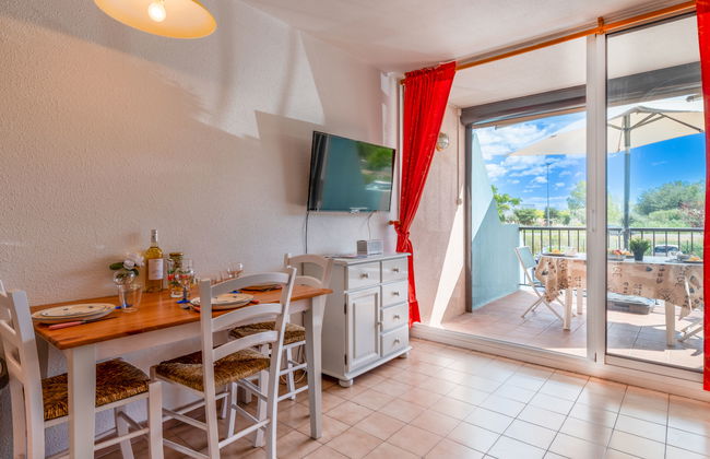 1 bedroom Apartment in Le Grau-du-Roi with swimming pool and terrace - Photo 4
