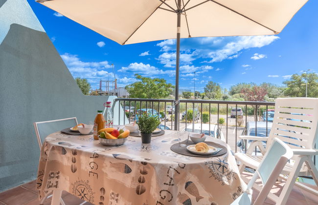 1 bedroom Apartment in Le Grau-du-Roi with swimming pool and terrace - Photo 2