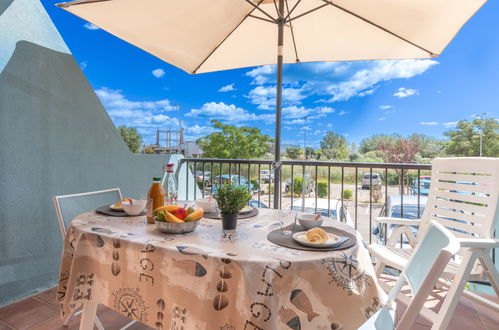 Photo 2 - Apartment in Le Grau-du-Roi with swimming pool and sea view