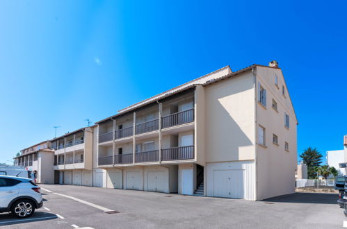 Foto 12 - Appartamento con 2 camere da letto a Le Grau-du-Roi con vista mare