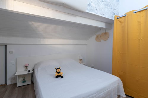 Foto 11 - Appartamento con 2 camere da letto a Le Grau-du-Roi con vista mare