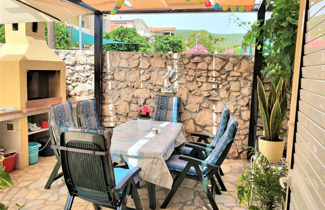 Apartamento de 2 quartos em Tribunj com piscina e jardim - Foto 14