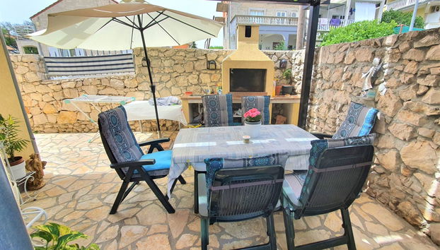Apartamento de 2 quartos em Tribunj com piscina e jardim - Foto 4