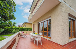 Photo 3 - Maison de 2 chambres à Pietrasanta avec jardin