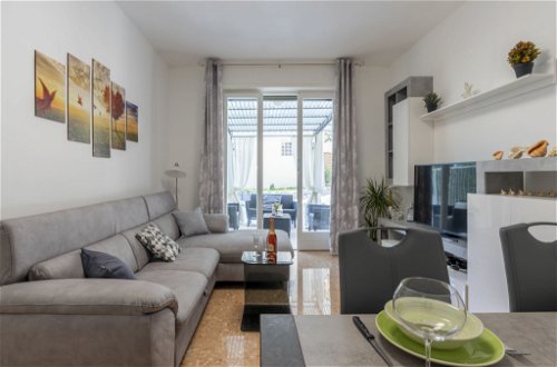 Foto 1 - Apartamento de 1 habitación en Sanremo con jardín y vistas al mar