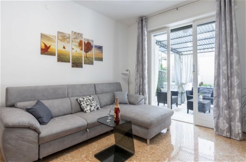 Foto 6 - Apartamento de 1 quarto em Sanremo com jardim e vistas do mar