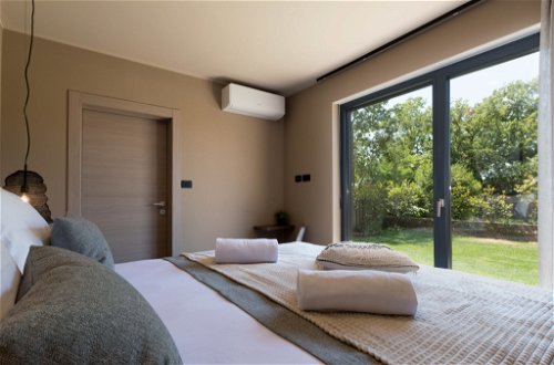 Foto 19 - Appartamento con 2 camere da letto a Brtonigla con piscina privata e vista mare