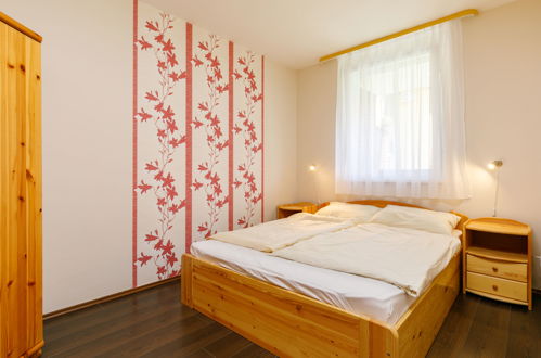 Photo 4 - Appartement de 1 chambre à Balatonőszöd avec vues sur la montagne