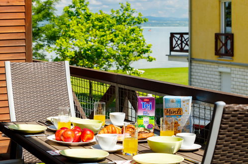 Foto 1 - Apartment mit 1 Schlafzimmer in Balatonőszöd mit blick auf die berge