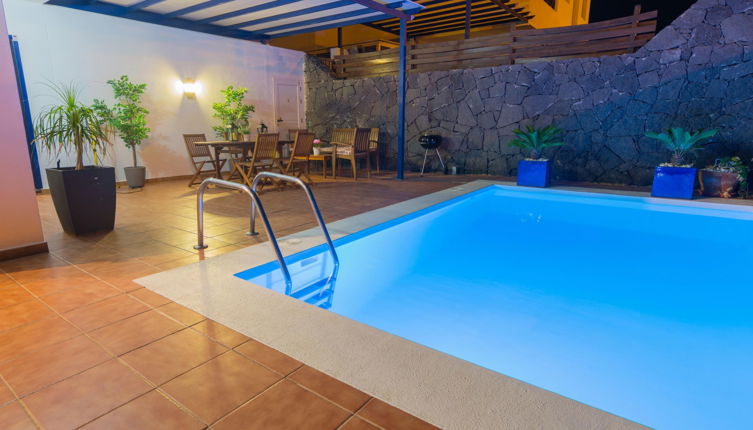 Foto 1 - Casa con 3 camere da letto a Yaiza con piscina privata e vista mare