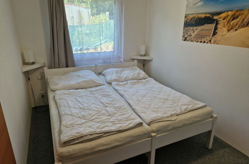 Foto 5 - Haus mit 1 Schlafzimmer in Velky Ratmirov mit privater pool und garten