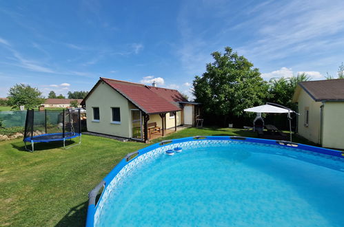 Foto 1 - Casa de 1 habitación en Velky Ratmirov con piscina privada y jardín