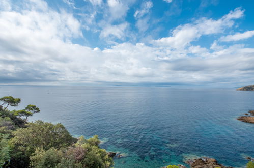 Foto 5 - Apartment mit 2 Schlafzimmern in Cavalaire-sur-Mer mit blick aufs meer