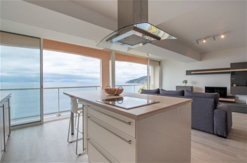 Foto 3 - Apartamento de 2 habitaciones en Cavalaire-sur-Mer con vistas al mar