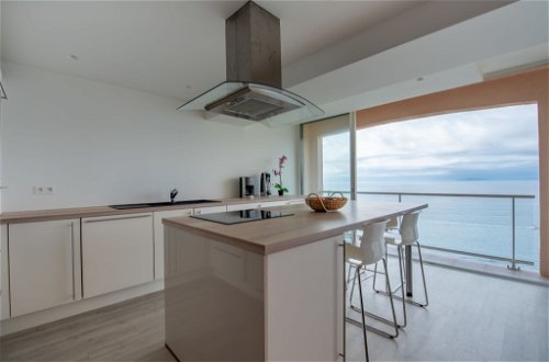 Foto 10 - Apartamento de 2 habitaciones en Cavalaire-sur-Mer con vistas al mar