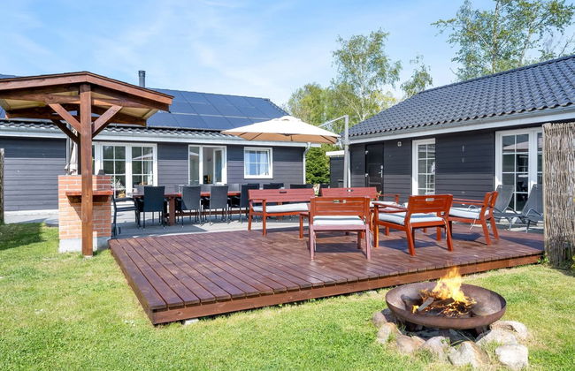 5 bedroom House in Væggerløse with private pool and terrace - Photo 43