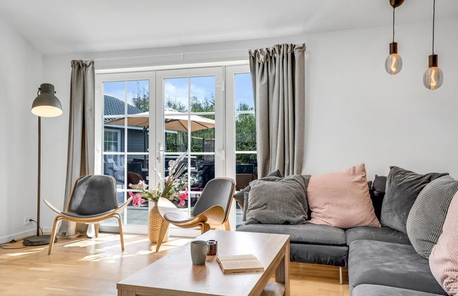 5 bedroom House in Væggerløse with private pool and terrace - Photo 4