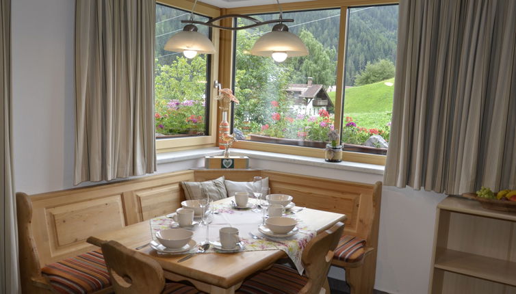 Foto 1 - Appartamento con 2 camere da letto a Sankt Anton am Arlberg con vista sulle montagne