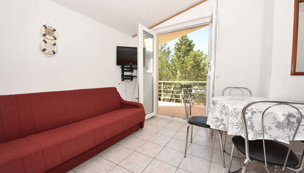 Apartamento de 2 quartos em Karlobag com piscina e jardim - Foto 3
