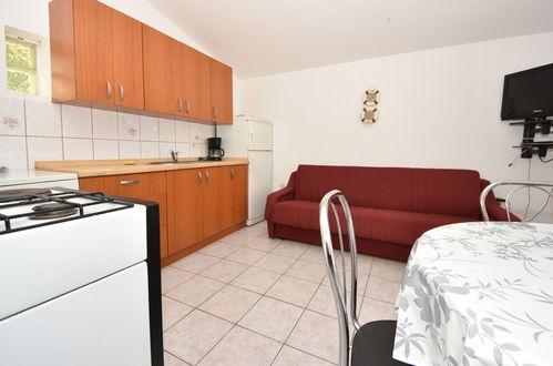 Photo 4 - 1 bedroom Apartment in Karlobag with swimming pool and garden