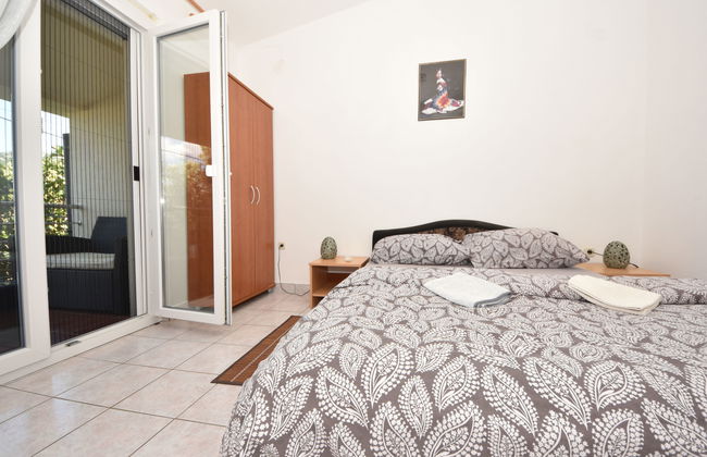 Appartamento con 2 camere da letto a Karlobag con piscina e giardino - Foto 6