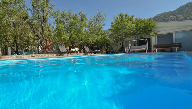Apartamento de 2 quartos em Karlobag com piscina e jardim - Foto 2