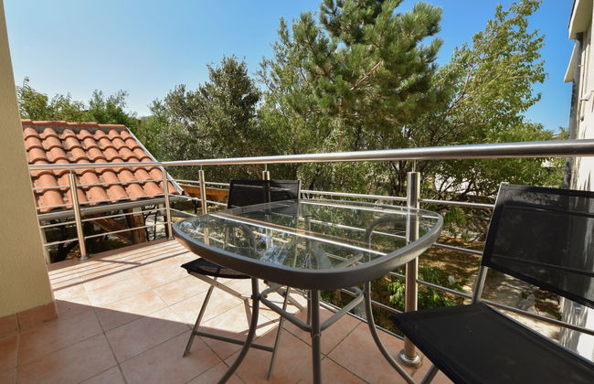 Appartamento con 2 camere da letto a Karlobag con piscina e giardino - Foto 10