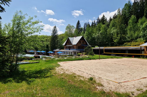 Foto 51 - Casa de 7 quartos em Mladé Buky com piscina e terraço