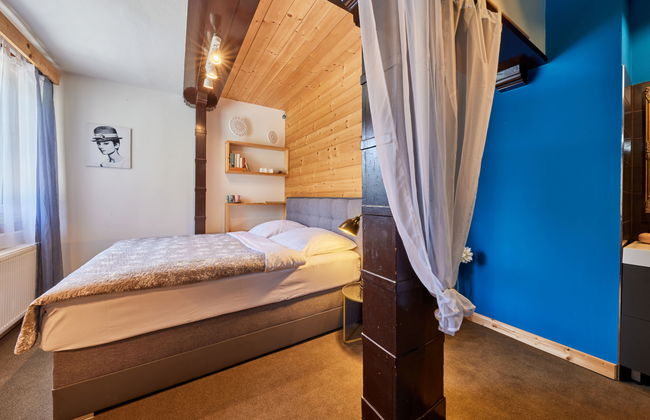 Casa de 7 quartos em Mladé Buky com piscina e jardim - Foto 19